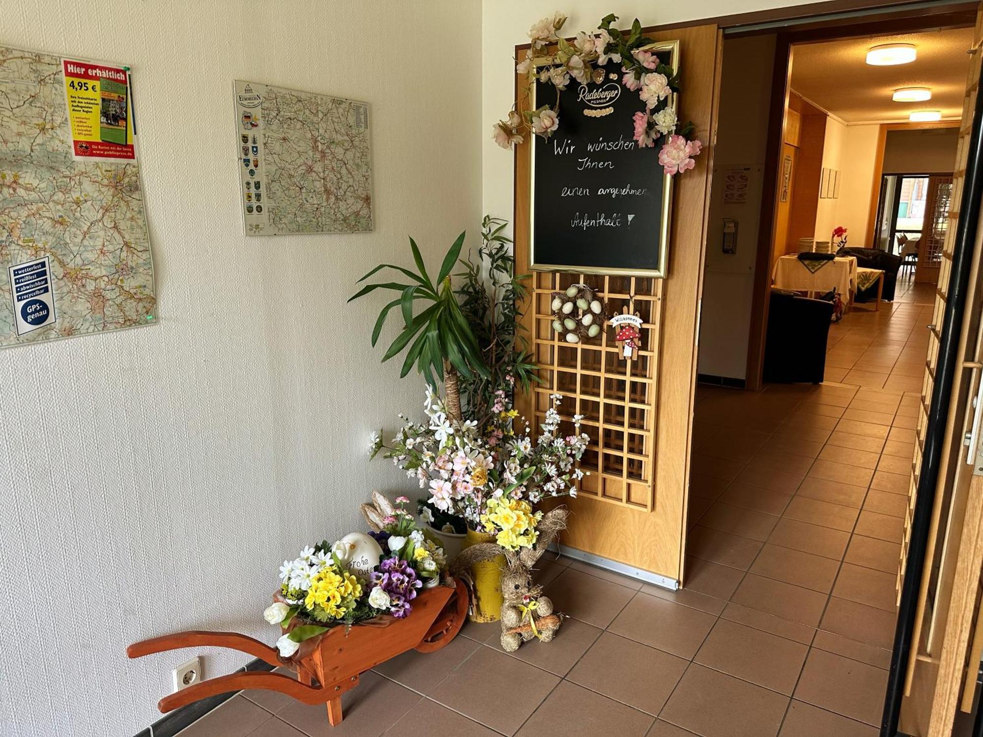 Hotel Am Laerchenberg I Fruehstueck, Wlan, Parkplatz Schirgiswalde-Kirschau Dış mekan fotoğraf