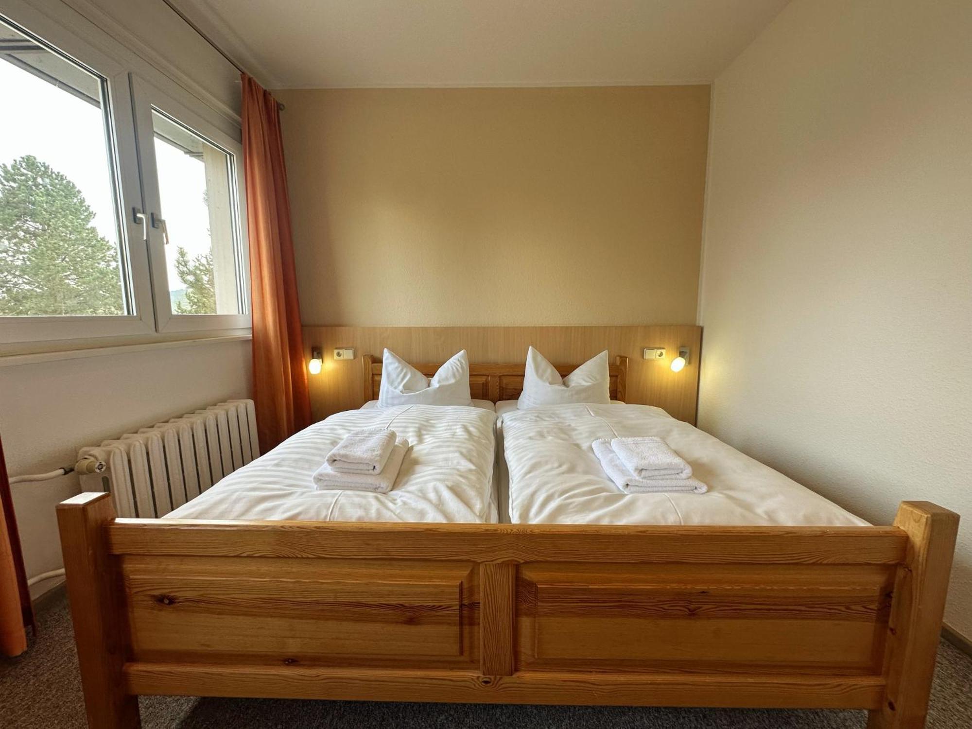Hotel Am Laerchenberg I Fruehstueck, Wlan, Parkplatz Schirgiswalde-Kirschau Dış mekan fotoğraf