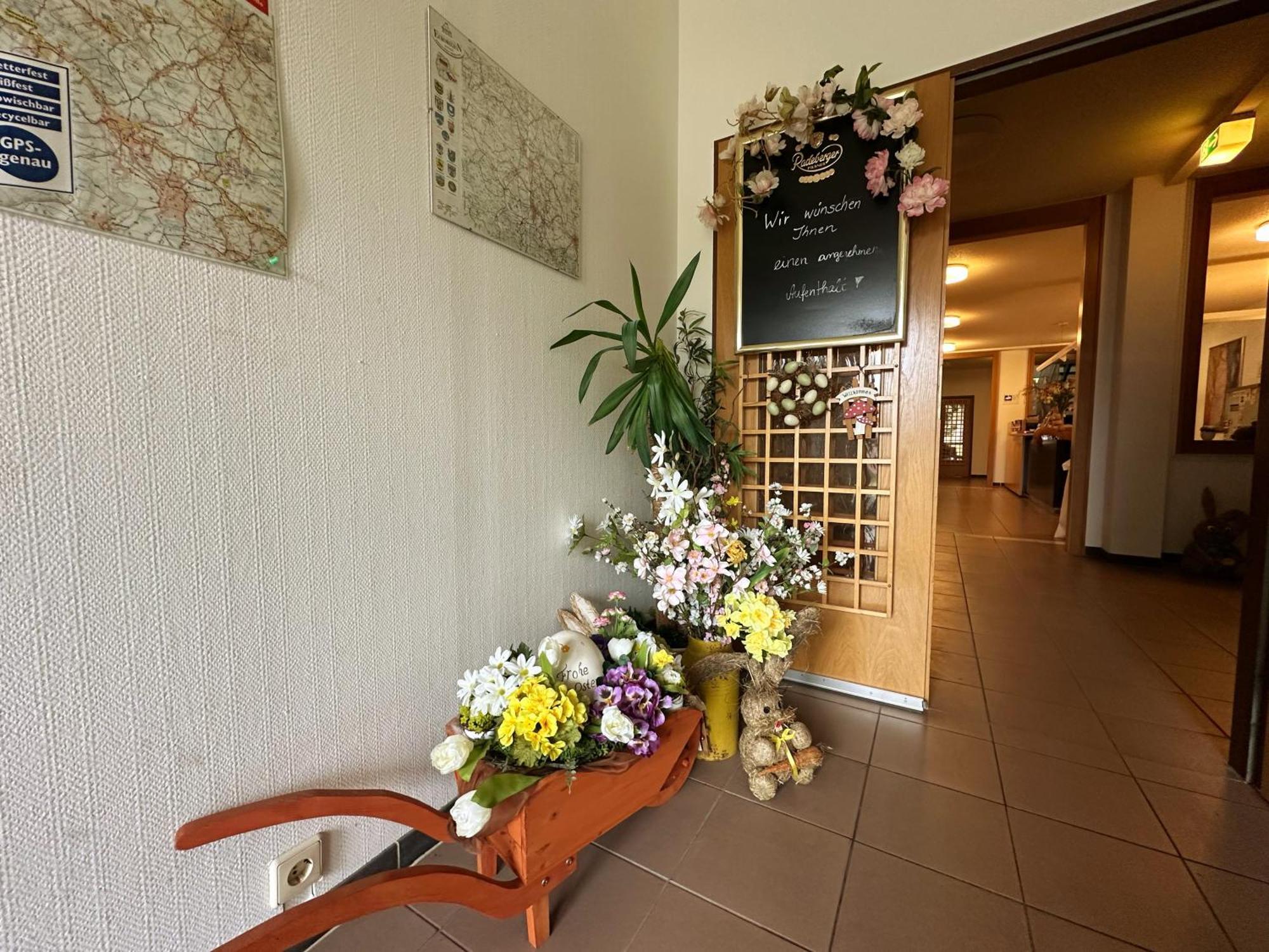 Hotel Am Laerchenberg I Fruehstueck, Wlan, Parkplatz Schirgiswalde-Kirschau Dış mekan fotoğraf