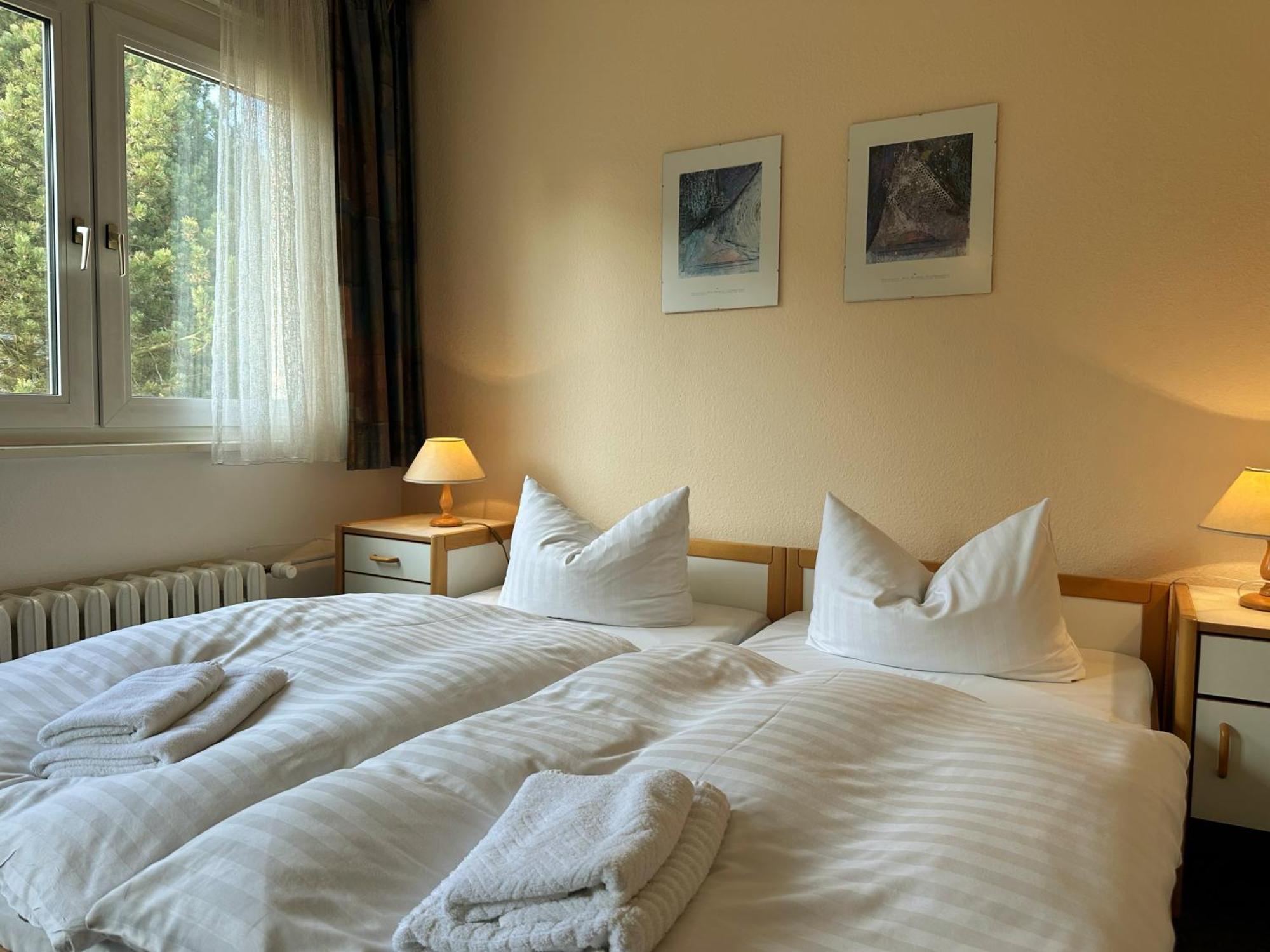 Hotel Am Laerchenberg I Fruehstueck, Wlan, Parkplatz Schirgiswalde-Kirschau Dış mekan fotoğraf