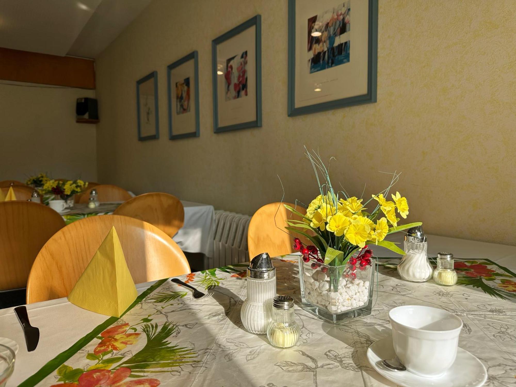 Hotel Am Laerchenberg I Fruehstueck, Wlan, Parkplatz Schirgiswalde-Kirschau Dış mekan fotoğraf